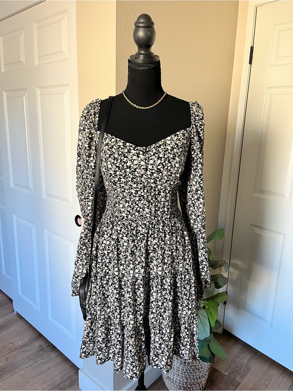 SO Juniors Black Floral Long-Sleeve Skater Dress Size Large